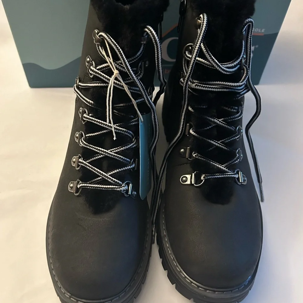 Cliff By White Mountain Woman’s Tie Up Boots Size 9  NIB